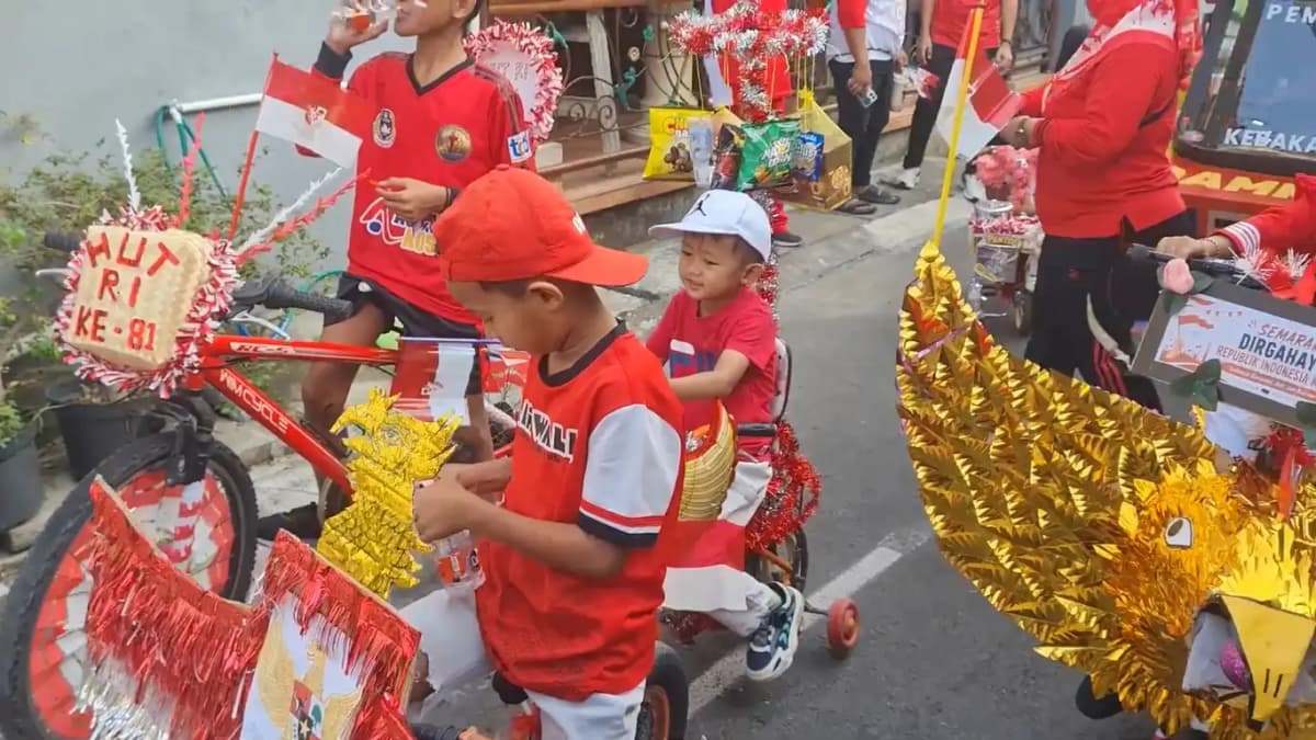 Belasan Sepeda Hias Meriahkan HUT Ke-81 RI di Sampangan