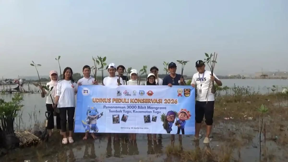 Udinus Ajak Mahasiswa Baru Tebar 12 Ribu Benih Ikan di Waduk Jatibarang